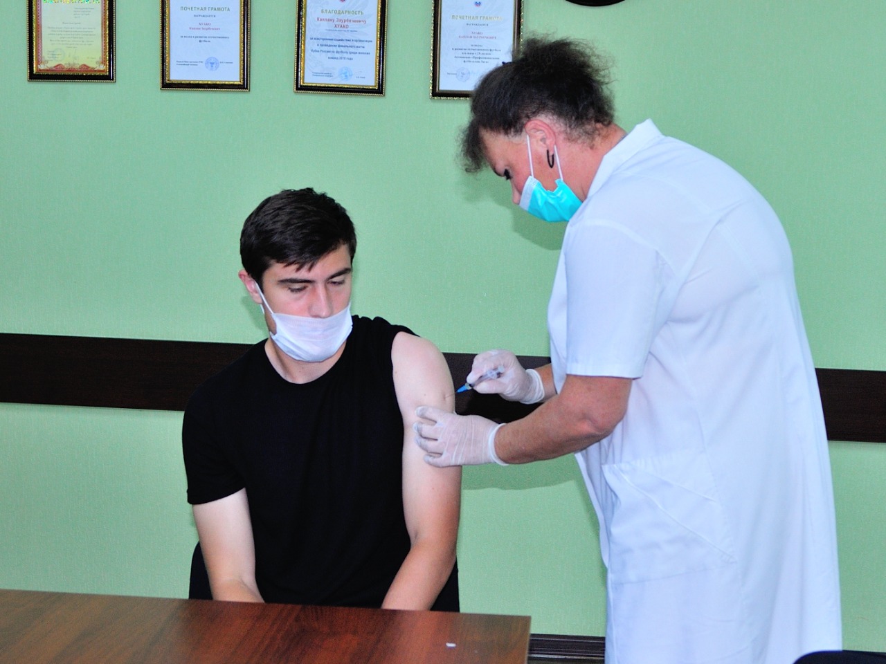 Игроки и персонал ФК «Дружба» прошли вакцинацию