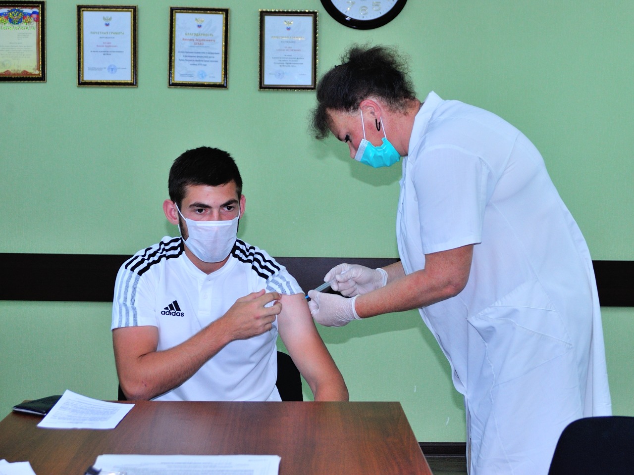 Игроки и персонал ФК «Дружба» прошли вакцинацию