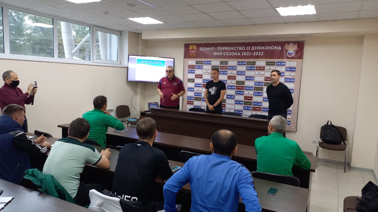 Тренеры республиканской школы олимпийского резерва по футболу проходят курсы повышения квалификации