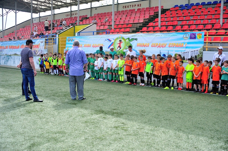 В Майкопе проведен детский турнир по футболу