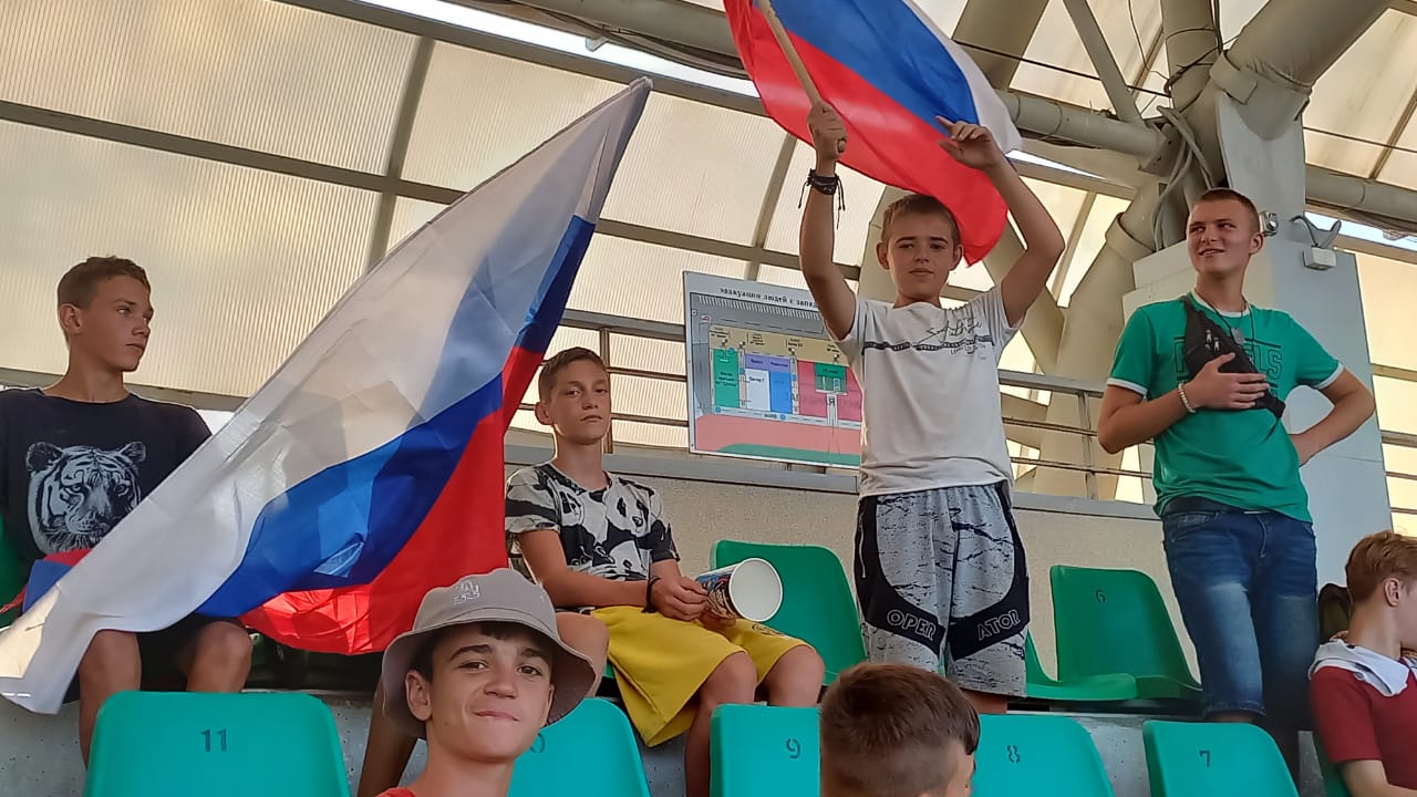Юные болельщики из Херсонской области поддержали «Дружбу»