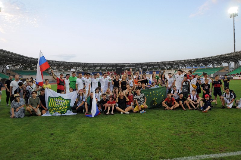 Юные болельщики из Херсонской области поддержали «Дружбу»
