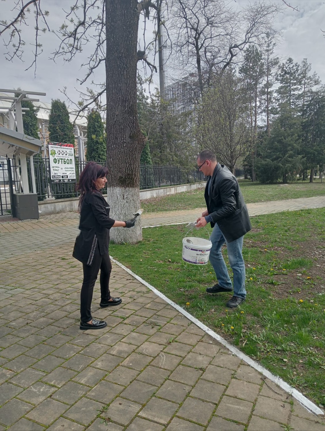 Руководство и администрация ФК «Дружба» приняли участие в субботнике