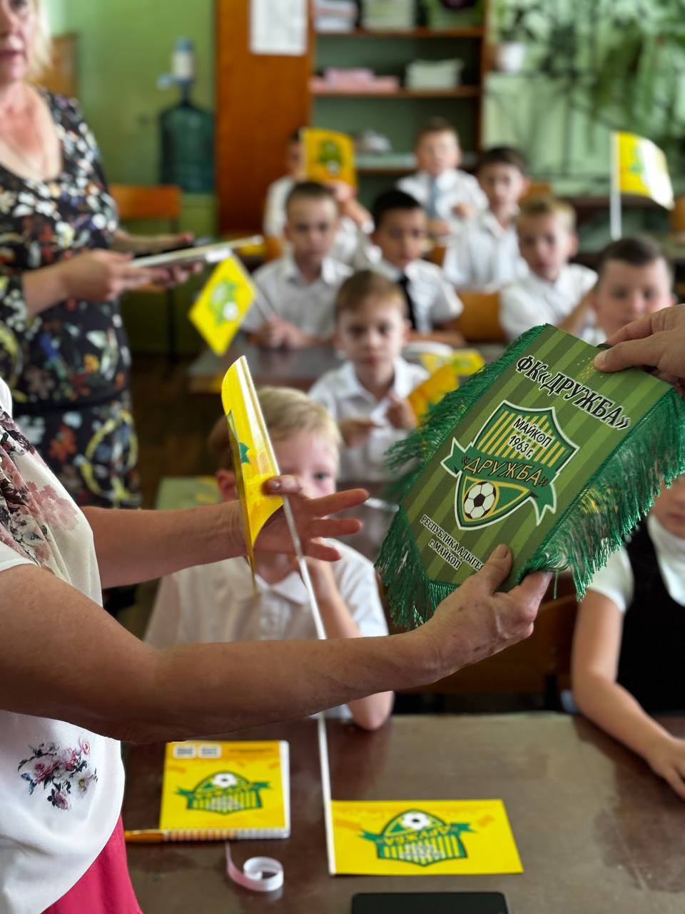 ФК «Дружба» провёл классный час в Образовательном Центре № 4 Майкопского района